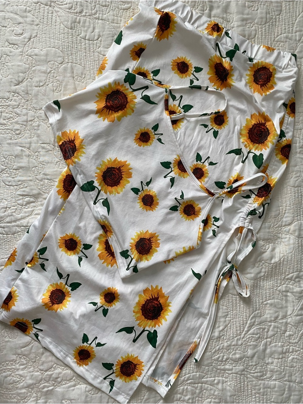 2-Piece Set Sunflower Crop Top & Ruched Skirt